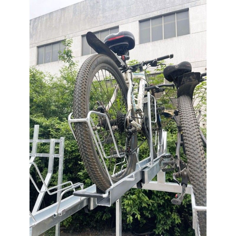 Équipé de vérins à gaz, il assure un levage assisté simple et sans effort