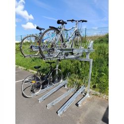 Équipé de vérins à gaz, il assure un levage assisté simple et sans effort