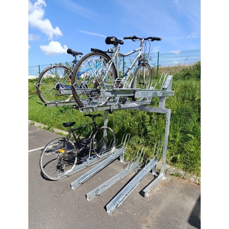 Équipé de vérins à gaz, il assure un levage assisté simple et sans effort