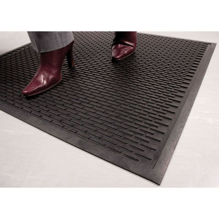 Tapis d'entrée antidérapant à surface crampons  à partir de 70,00 € dans notre gamme de Tapis d'entrée
