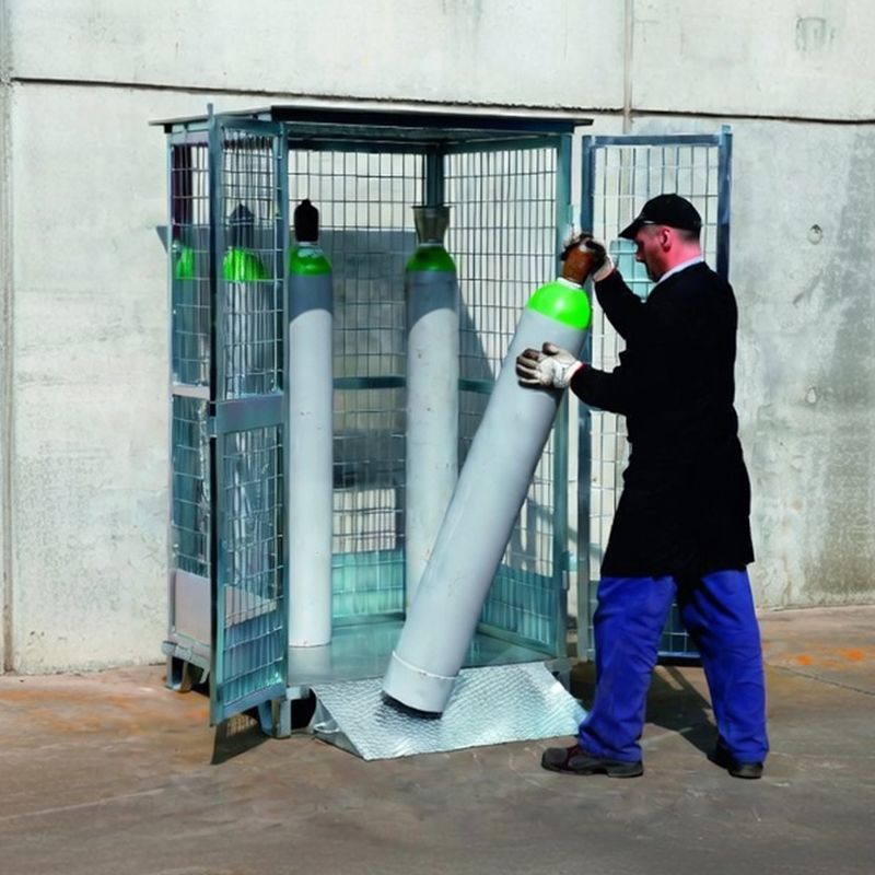 Box pour le stockage extérieur de bouteilles de gaz ouverte