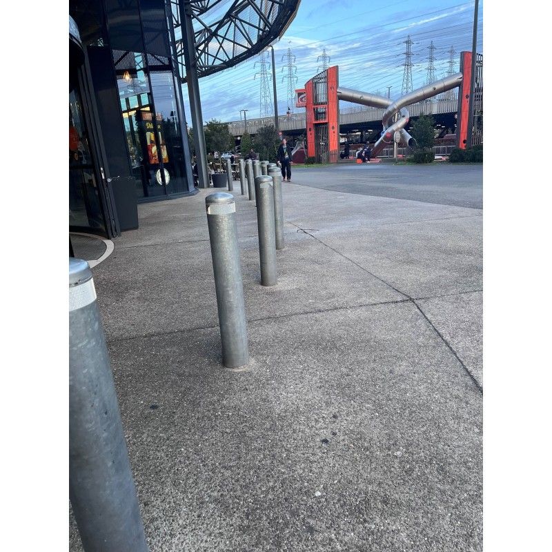 Borne anti bélier en acier galvanisé