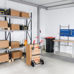 Diable de manutention RuXXac Jumbo dans un entrepôt