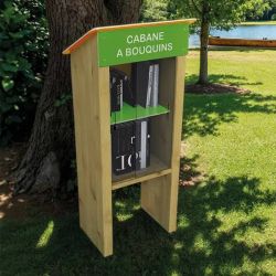 cabane à livres dans un parc