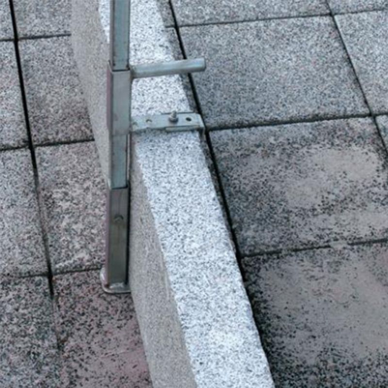 Pince porte pavés et bordure légère photo