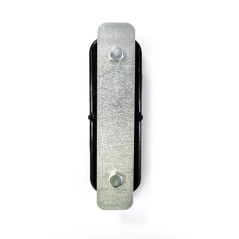 Connecteur pour plaque de roulage boulonnable