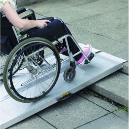 Rampe d'accès pliable et transportable en alu