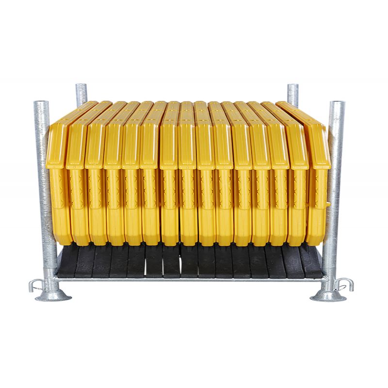 Rack de transport avec 15 barrières jaunes.