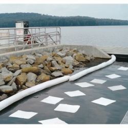 Barrage absorbant pour hydrocarbures uniquement