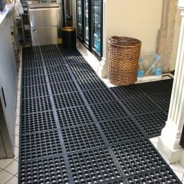 Dalles de caillebotis modulables en caoutchouc - FATIGUE-STEP CATERING