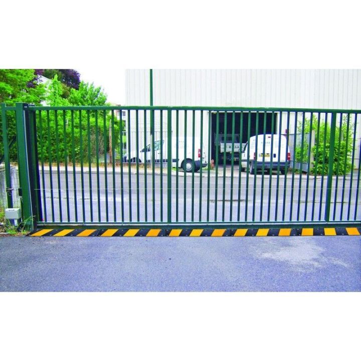 Rampe de franchissement pour portail
