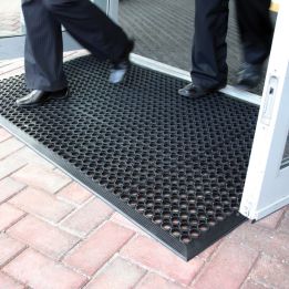 Caillebotis d'entrée antidérapant et antifatigue  à partir de 45,00 € dans notre gamme de Caillebotis d'entrée