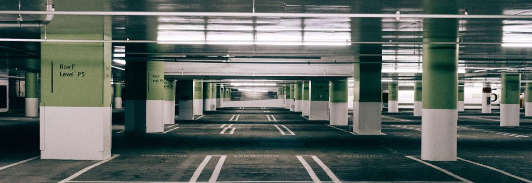Aménagement des parkings : optimiser l’espace avec des butées et arceaux de stat