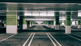Aménagement des parkings : optimiser l’espace avec des butées et arceaux de stat